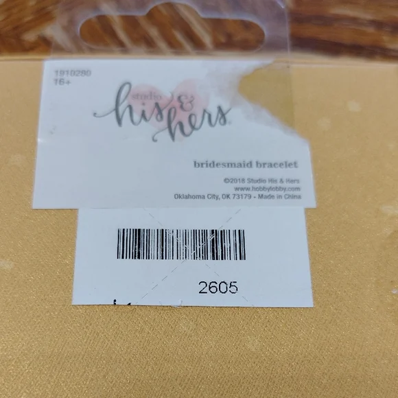 Elegant Gold Knot Bangle Bracelet - Picture 7 of 7